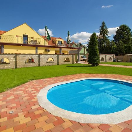 Gasthaus Ponty-Lak Panzio Dávod Exterior foto